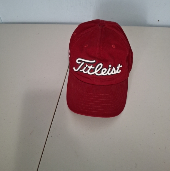 Titleist Tri County Country Adjustable Strapback‎ Golf Baseball Cap Hat Burgendy - Picture 1 of 9